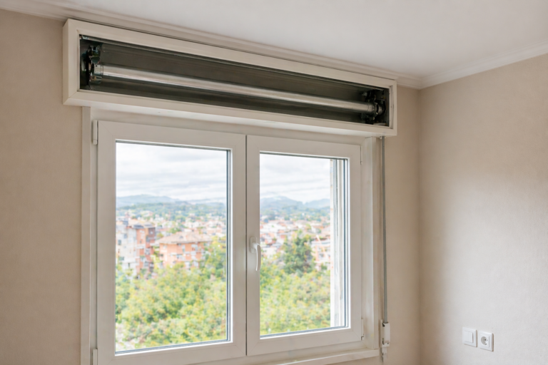 cajón de persiana abierto para reparación en Bizkaia